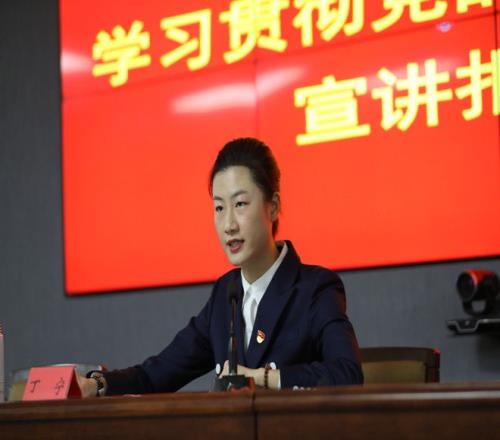 丁宁，已任校长